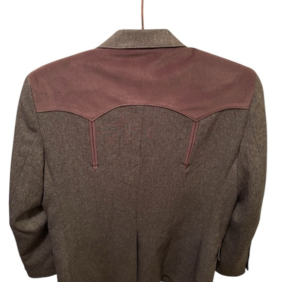 Elegant Two-Tone Men's Blazer - Picture 3 of 9